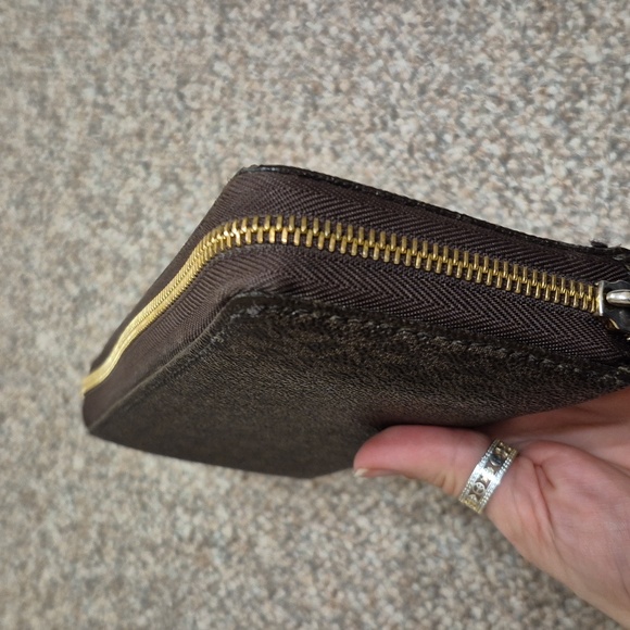 Michael Kors Large Wristlet Wallet GUC - Picture 15 of 16